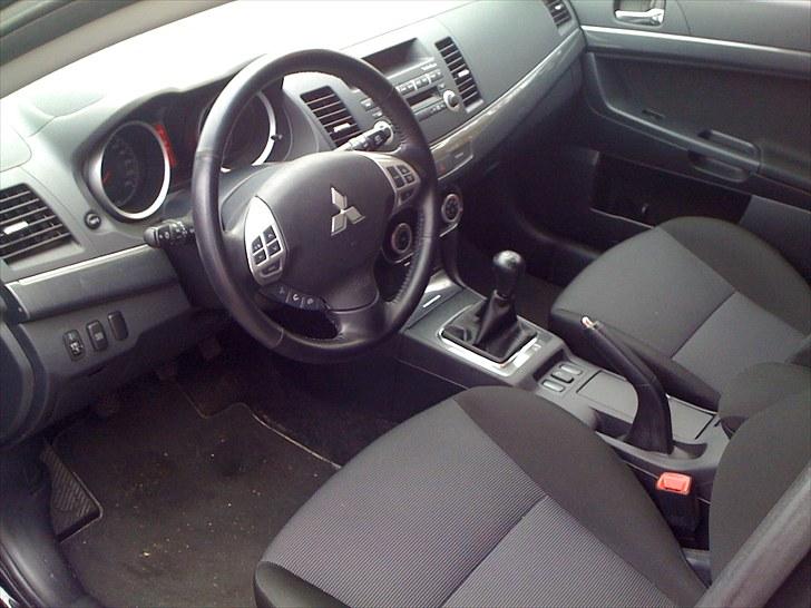 Mitsubishi Lancer SportsBack - Der mangler vist en støvsugning billede 2