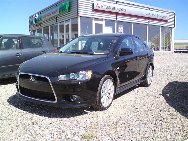 Mitsubishi Lancer SportsBack - Uden sænkning. Uden rigtige fælge. Uden solfilm. billede 4