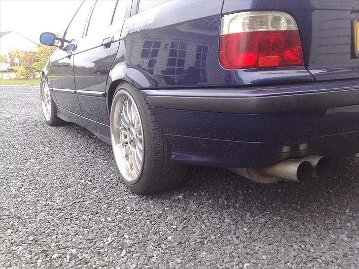 BMW 320i Touring SOLGT billede 11