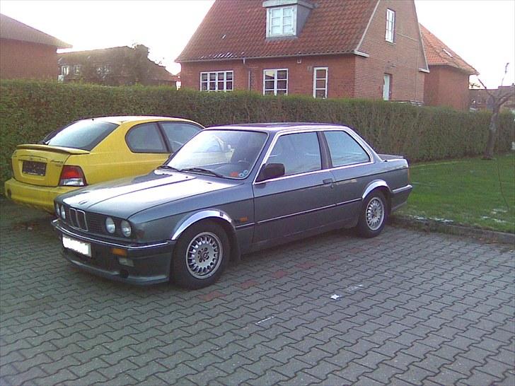 BMW 320i billede 2