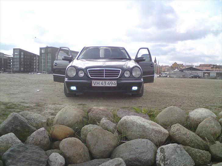 Mercedes Benz e270 cdi billede 1