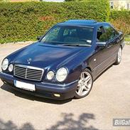 Mercedes Benz E300 Elegance *SOLGT*