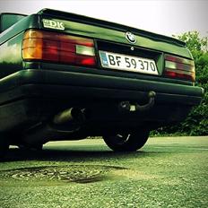 BMW 320i e30 coupe 