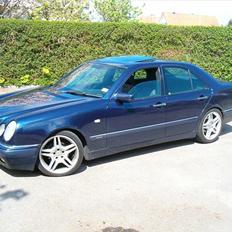 Mercedes Benz E300 Elegance *SOLGT*