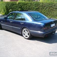 Mercedes Benz E300 Elegance *SOLGT*