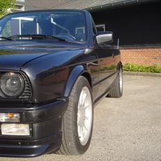 BMW 325 i Cabriolet *SOLGT*