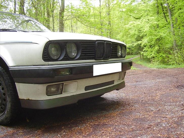 BMW E30 323i billede 1