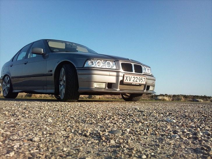 BMW E36 325i billede 1