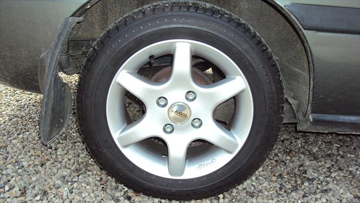 Ford Escort 1.6i CL - her er de nye 14" alufælge. billede 14