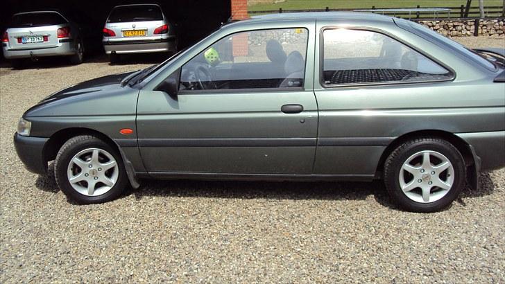 Ford Escort 1.6i CL billede 1
