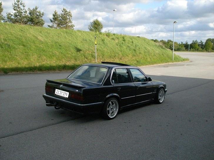 BMW 320i M-Tec1 "SOLGT" billede 2