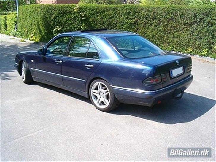 Mercedes Benz E300 Elegance *SOLGT* billede 3