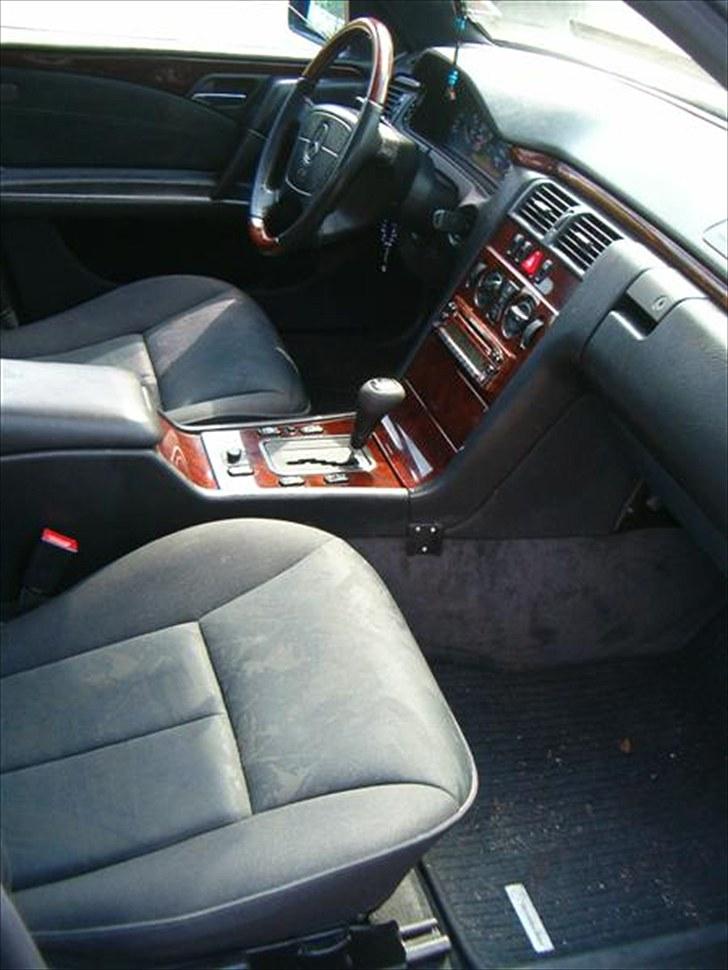 Mercedes Benz E300 Elegance *SOLGT* billede 6