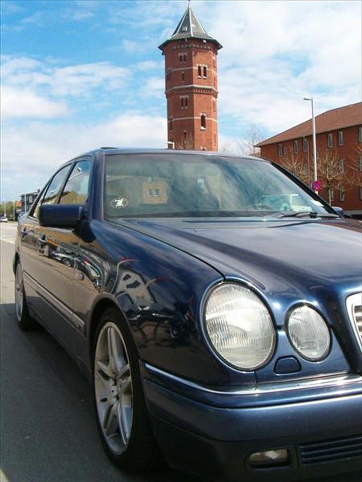 Mercedes Benz E300 Elegance *SOLGT* billede 7