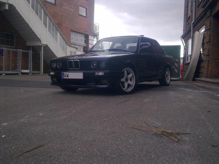 BMW E30 325i billede 1