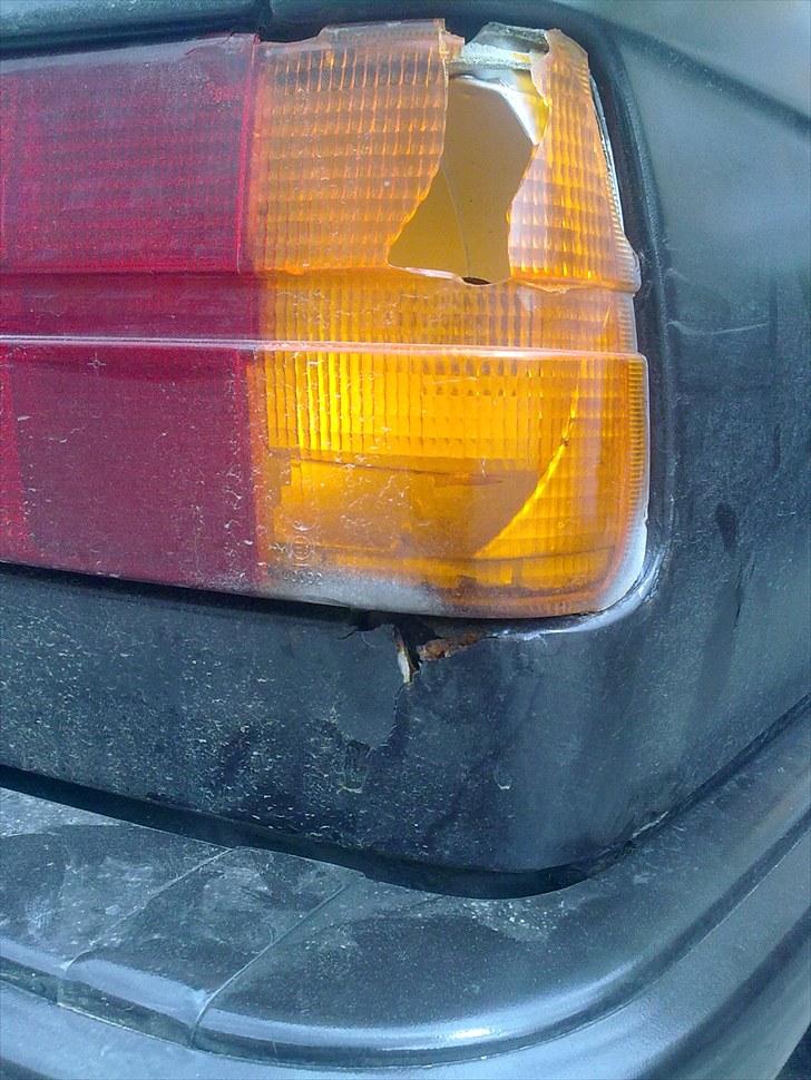 BMW 320i e30 (bytte) - ja også her skal der laves rust og skiftes en lygte billede 9