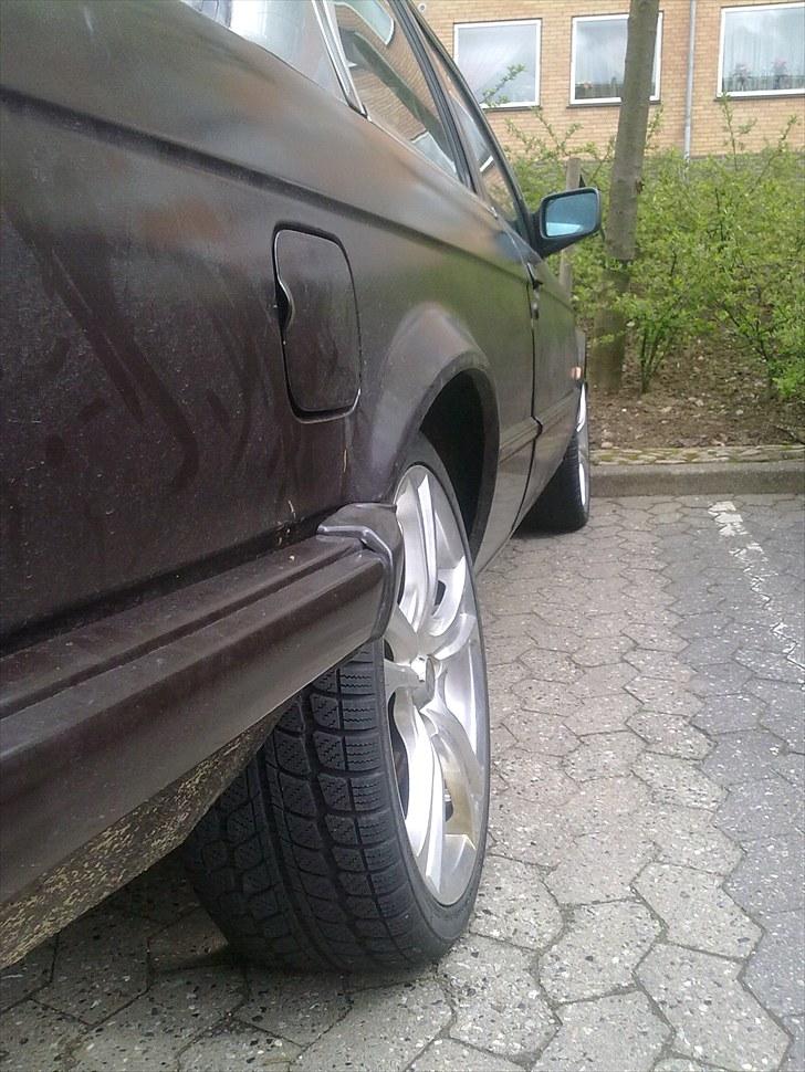 BMW 320i e30 (bytte) - den er nu pæn reo bare jeg vil have nogle m3 sidespjele på  billede 10