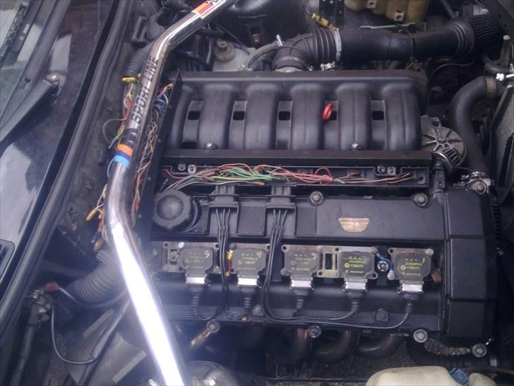 BMW E30 325i - Das kraftwerk, der bliver ryttet lidt op før eller siden.. billede 8