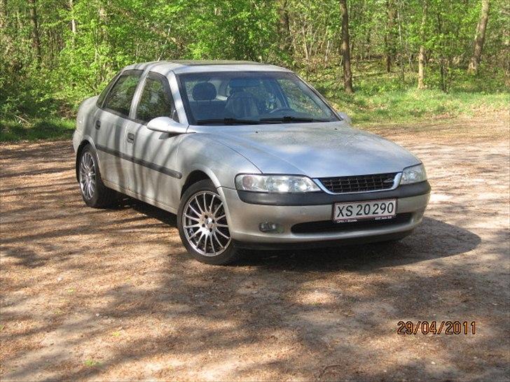 Opel Vectra B (Skrottet) - Nu med Irmscher grill og næsten nye 17" Aez Xylo fælge. billede 2