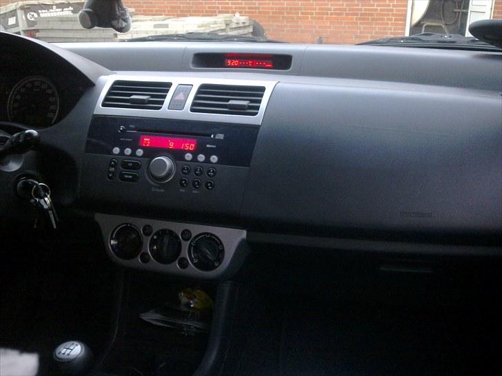 Suzuki swift - så der ikke længe til det nye anlæg skal i :) og bygges bag i.. :) billede 14