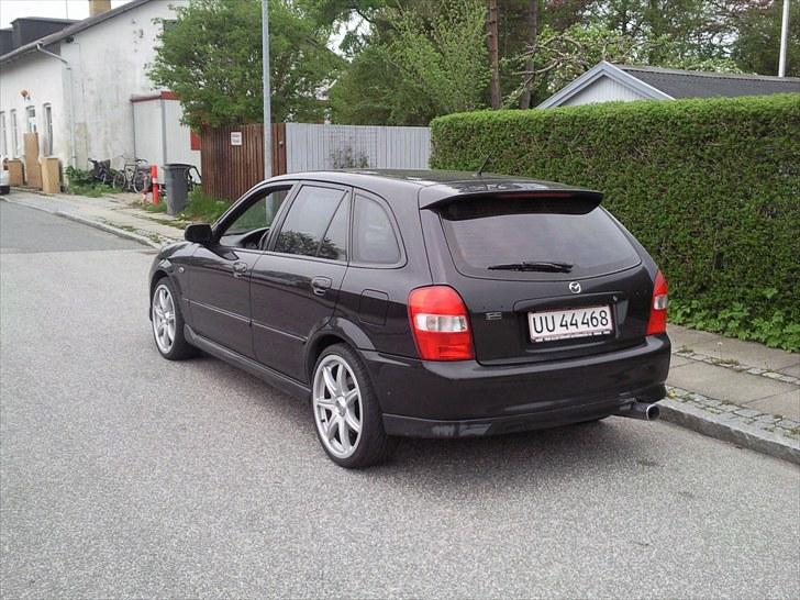 Mazda 323f billede 3