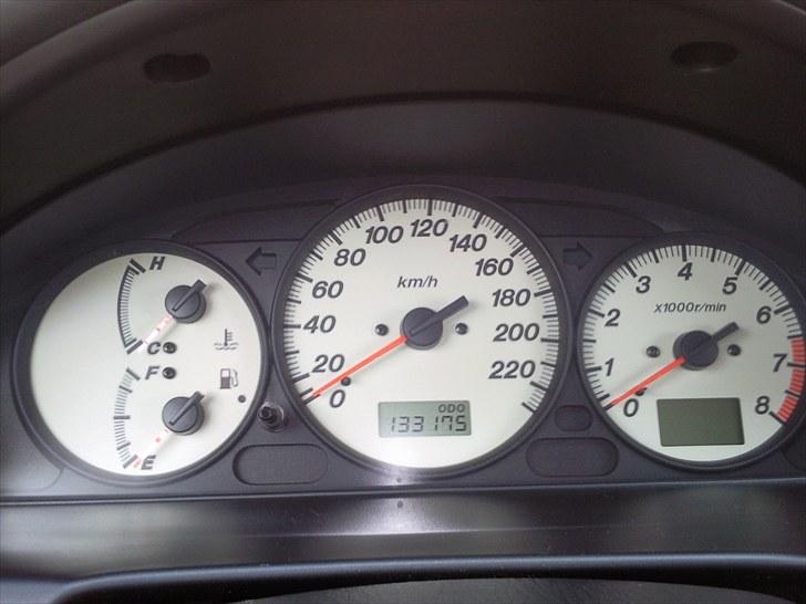 Mazda 323f billede 9