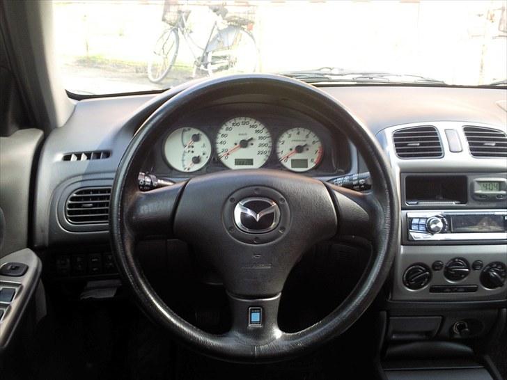 Mazda 323f billede 10