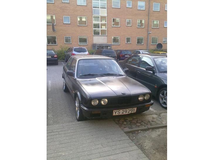 {{currentPhoto.altText}} billede {{currentPhoto.number}}