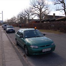 Hyundai "Hyunde" Accent 1.5 GLS