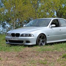 BMW E39 523i M5 look 