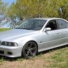 BMW E39 523i M5 look 