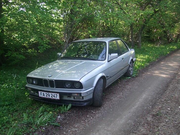 BMW 320 i solgt billede 1