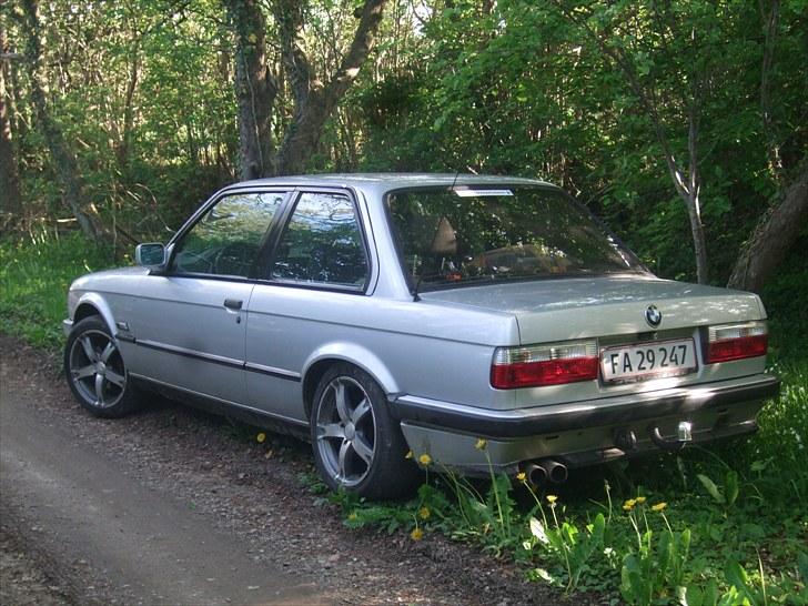BMW 320 i solgt billede 7