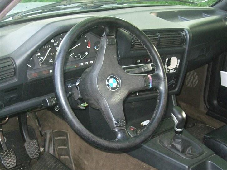 BMW 320 i solgt billede 9