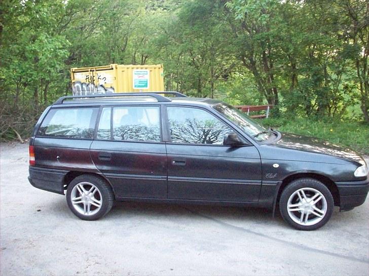 Opel Astra F Caravan Solgt! billede 3