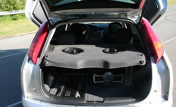 Ford Focus... SOLGT! billede 6