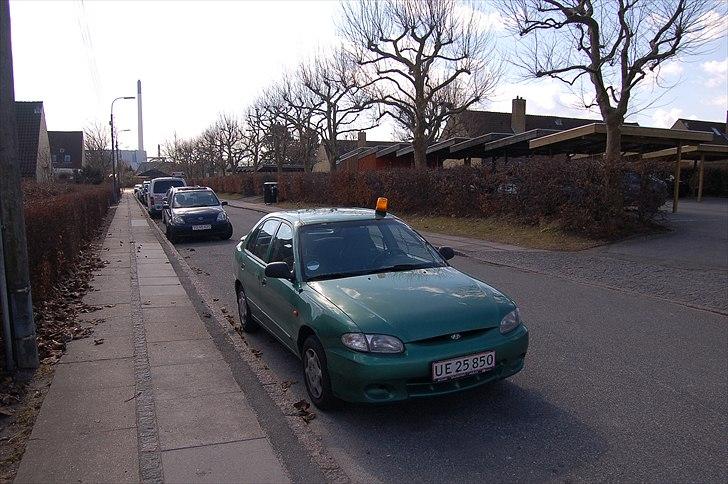 Hyundai "Hyunde" Accent 1.5 GLS - Lækkert med rotorblink på taget ;)  billede 1