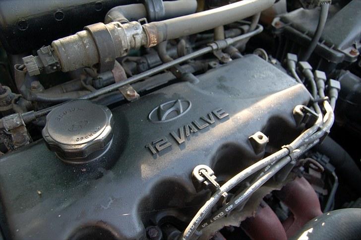 Hyundai "Hyunde" Accent 1.5 GLS - Motoren har "kun" gået 210.000 km! billede 2