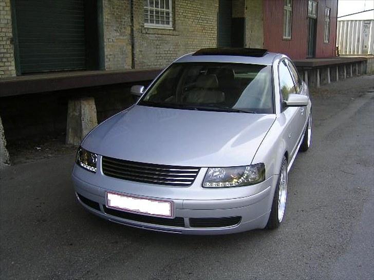 VW Passat 1,8T Highline (solgt) - Emblemfri gril billede 8