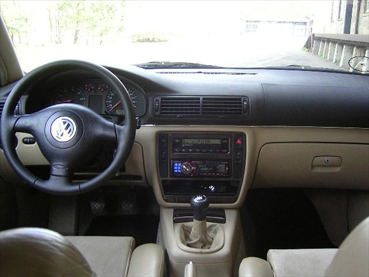 VW Passat 1,8T Highline (solgt) - W8 Crom lister, larkeret midter konsol billede 11