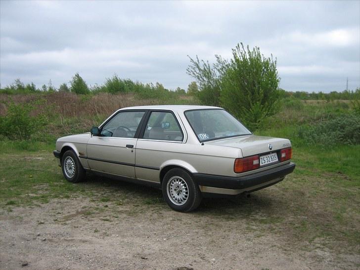 BMW E30 320i SOLGT billede 3