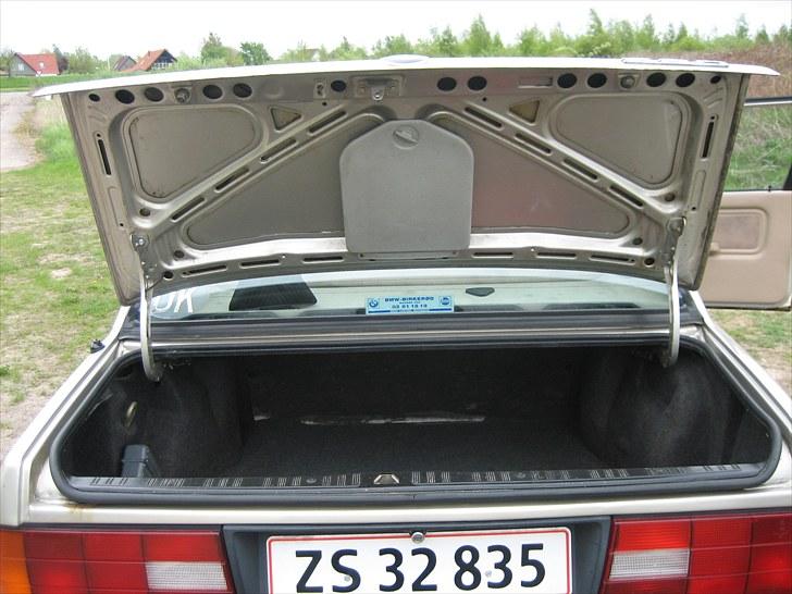 BMW E30 320i SOLGT billede 8
