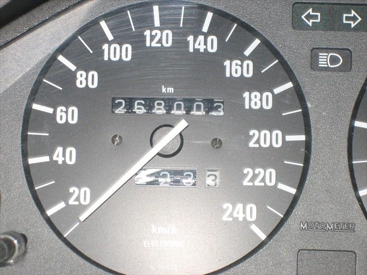 BMW E30 320i SOLGT billede 15