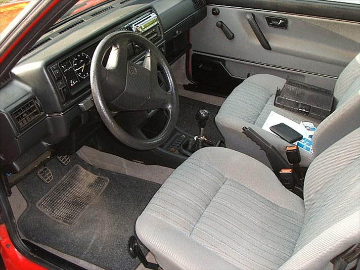 VW Golf 2 1,8 GL SOLGT - Kabinen er som ny billede 8