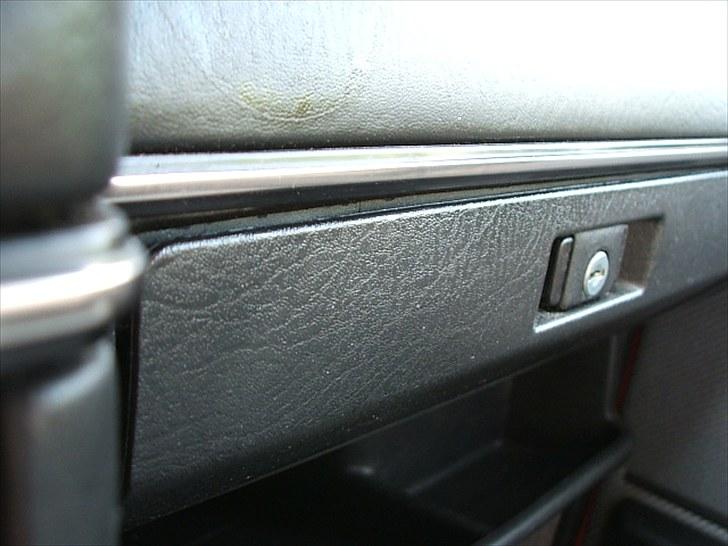 VW Golf 2 1,8 GL SOLGT - Grand Luxus: Chrome lister og lås i handskerummet billede 10