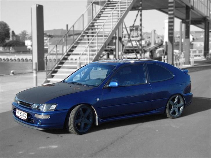 Toyota corolla - det kunne være meget fedt med carbon kølerhjelm billede 2