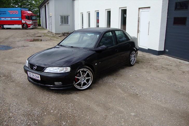 Opel Vectra B 2,5 V6 billede 1