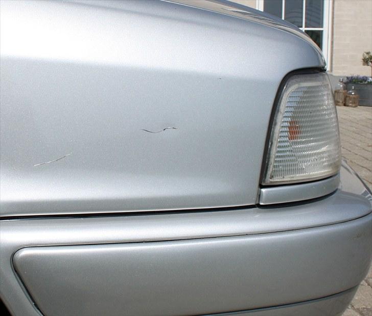 Audi 80 - Den eneste fejl der er i lakken. Ved ikke hvad der er sket. billede 5