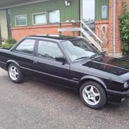 BMW E30 320i