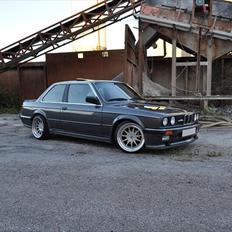 BMW e30 325i M-tech 1
